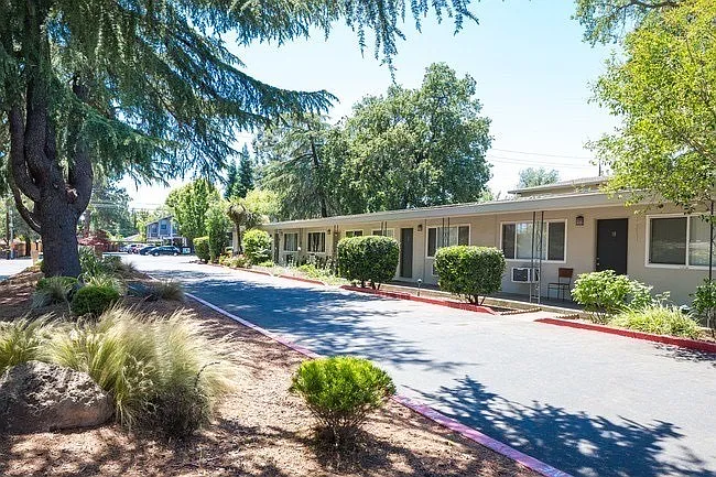 Sutter Apartments — Photo 4