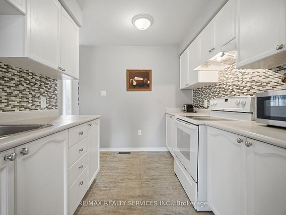 4th image of 59 Fry Cres
