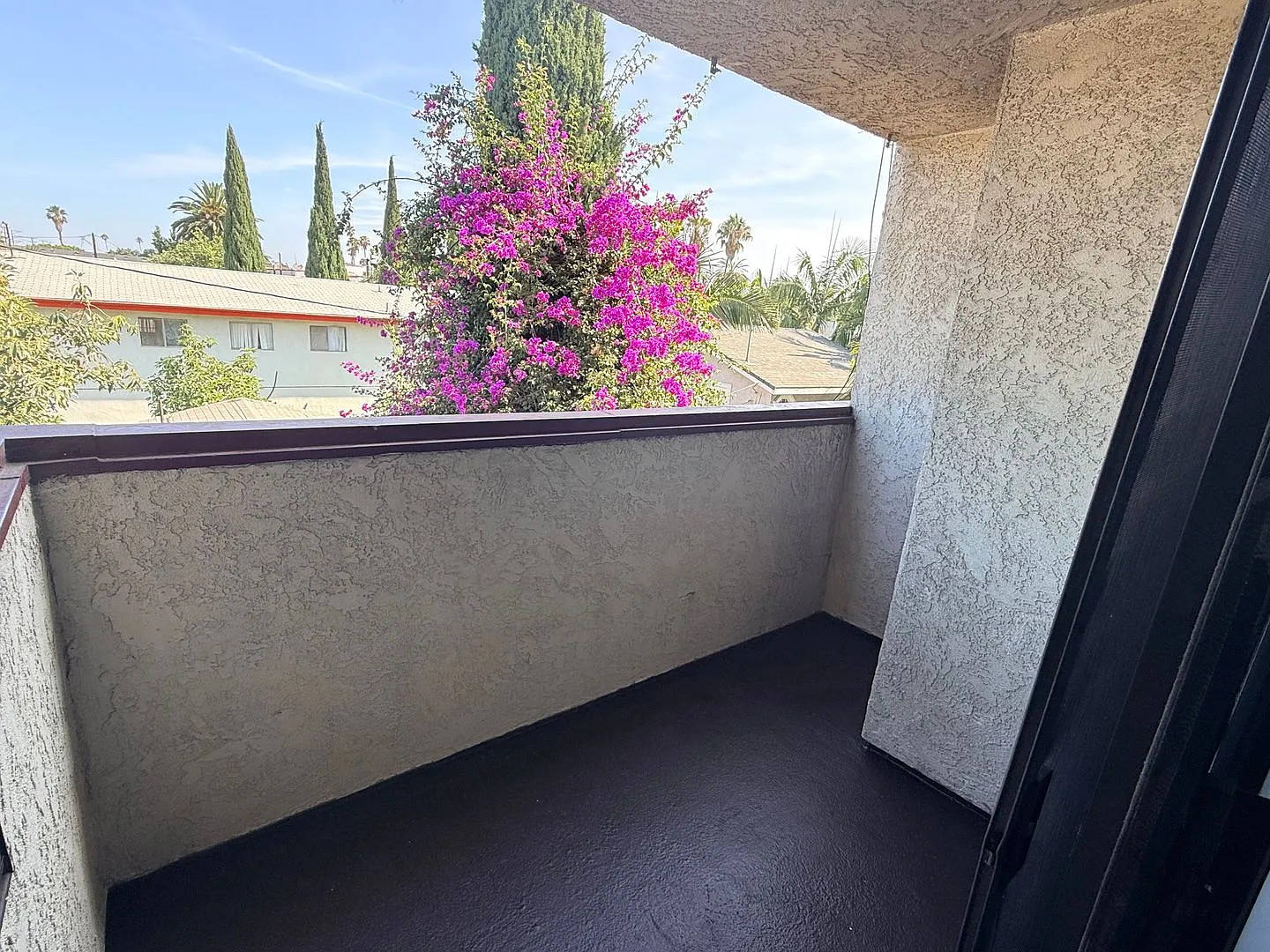 Upper 2 Bedroom/ 1 Bath With One Small Balcony — Photo 1