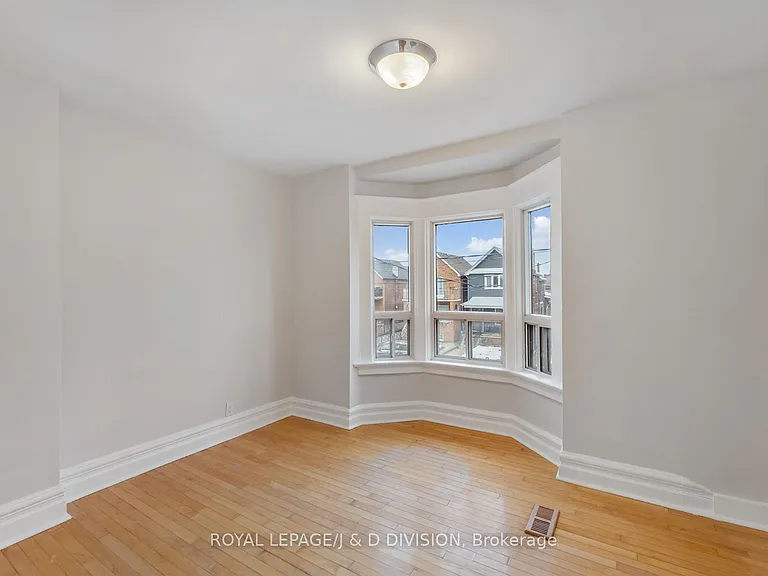 1132A Dovercourt Rd — Photo 13