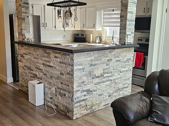 2nd image of 64 Chapel Hill Cres