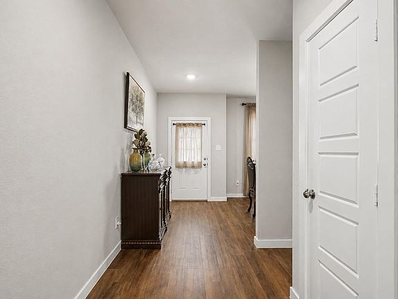 3rd image of 437 Ridge Palm Rd
