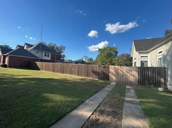 1021 W Sears St, Denison, TX 75020