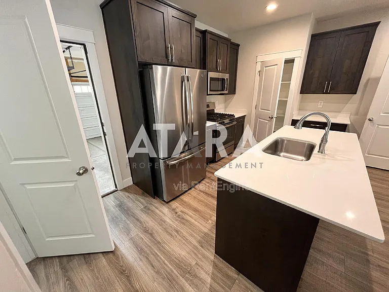 291 E Grace Ln — Photo 10