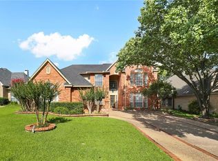 2207 Templeton Dr, Arlington, TX 76006