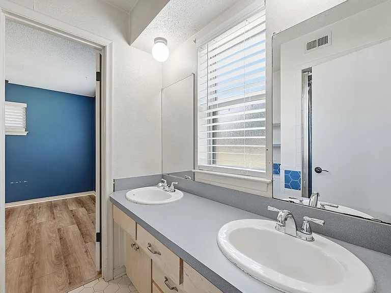 2506 Glen Ct — Photo 17