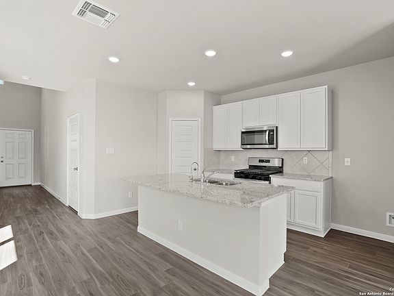 3rd image of 8854 Black Oak Drive