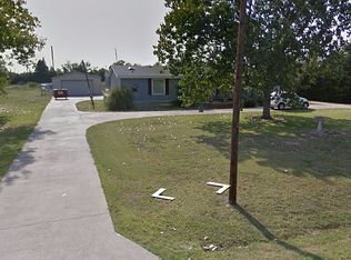 1051 S Main St, Ferris, TX 75125