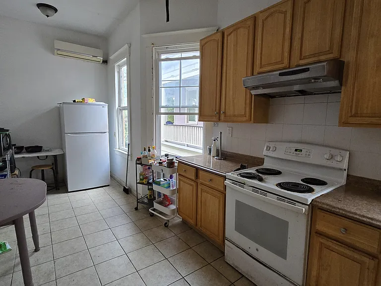 210 W 35th St #1 — Photo 5