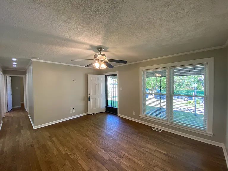 2942 Chance Dr — Photo 2