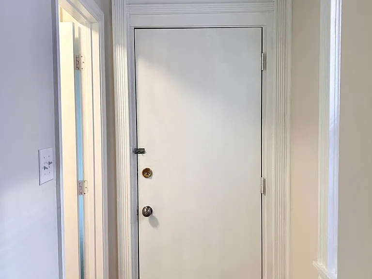 230 1/2 W Walnut St — Photo 11