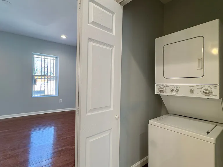 10 E Mulberry St — Photo 37