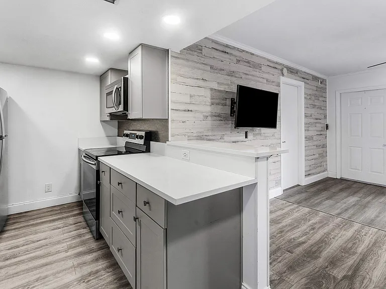 612 Executive Center Dr #107 — Photo 16