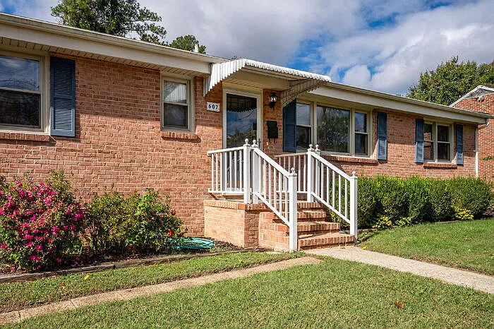 3 bed, 1.5 bath, 1188 sqft, $1,895 — Photo 2