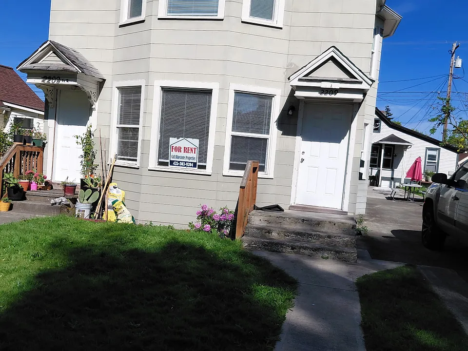 2209 Lombard Ave #1