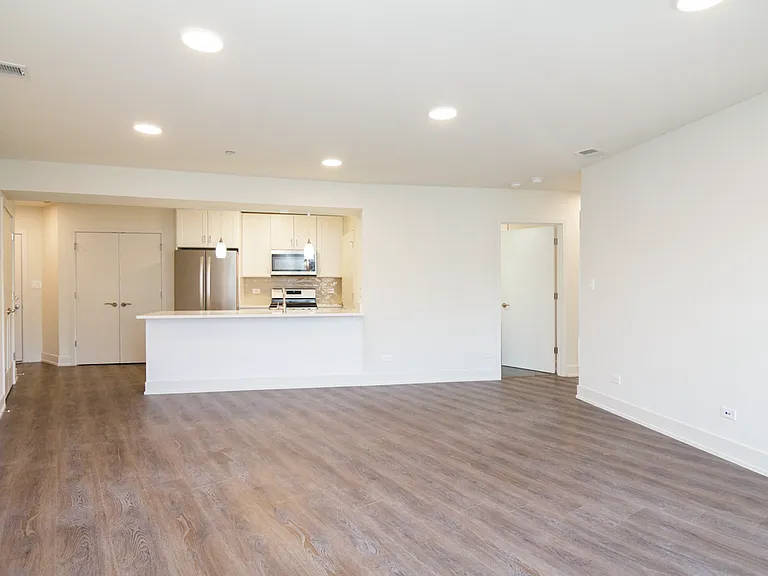 Vine Place Apartments — Photo 16