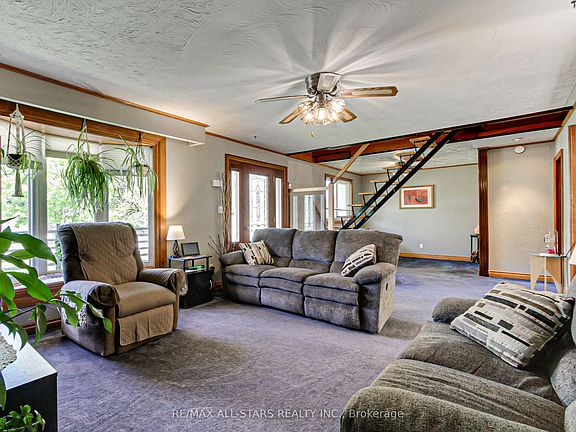 5th image of 397 Winnifred Dr