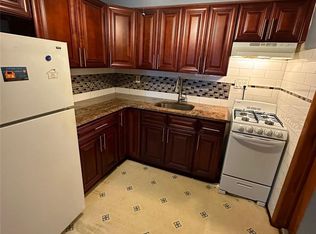 44 S Corona Ave, Valley Stream, NY 11580