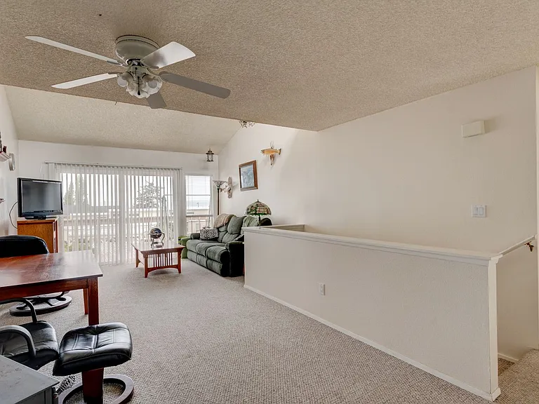 905 NE Lindsay St — Photo 4