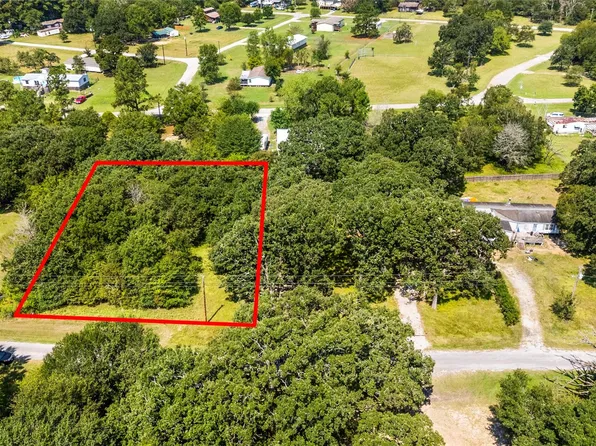 11 Creek Point, Huntsville, TX 77320