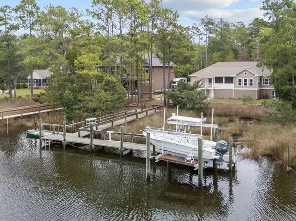 402 Whittaker Point Road, Oriental, NC 28571