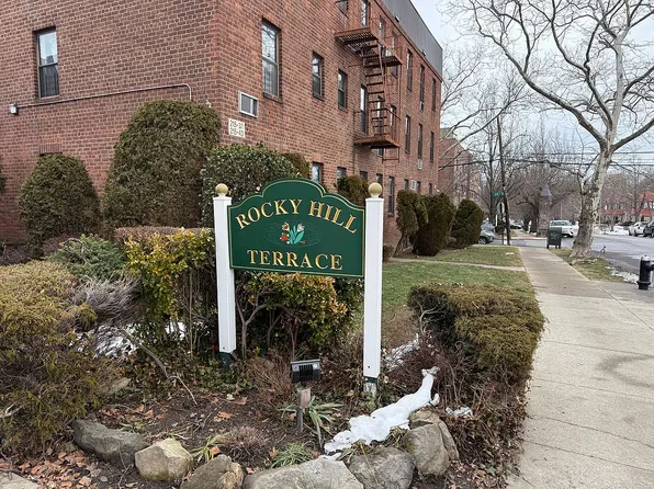 215-19 48th Ave APT 2C, Bayside, NY 11361