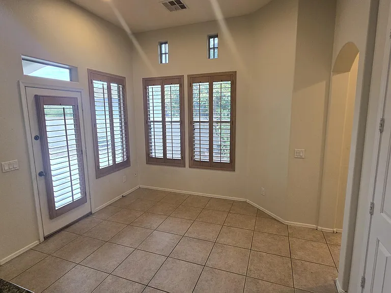 4039 N Park St — Photo 18