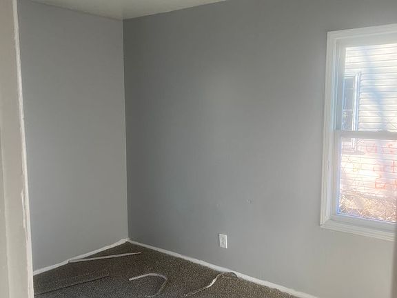 5th image of 7747 Rosemont Ave