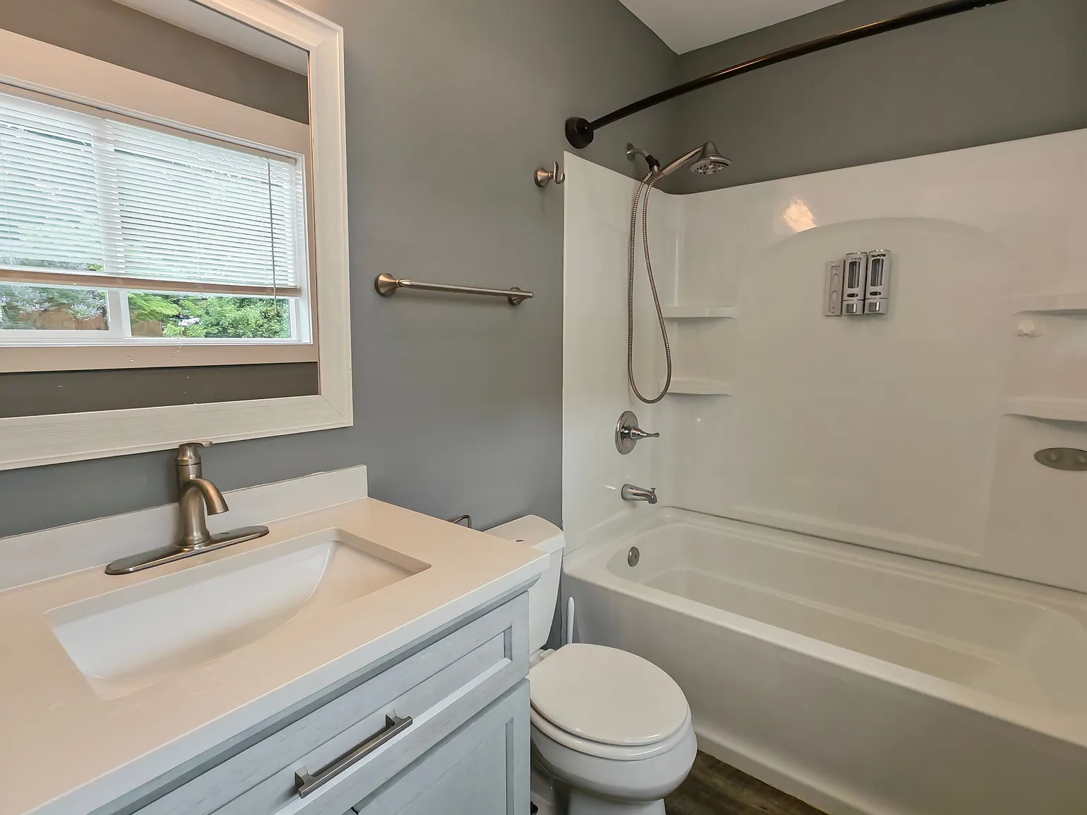 4 bed, 2.5 bath, 2200 sqft, $3,300 — Photo 3