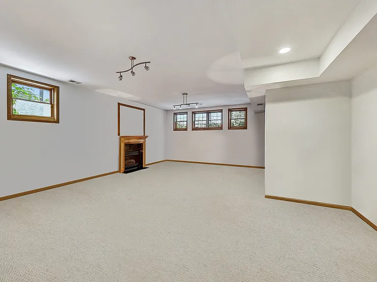 917 W Lakeside Pl #1W — Photo 27