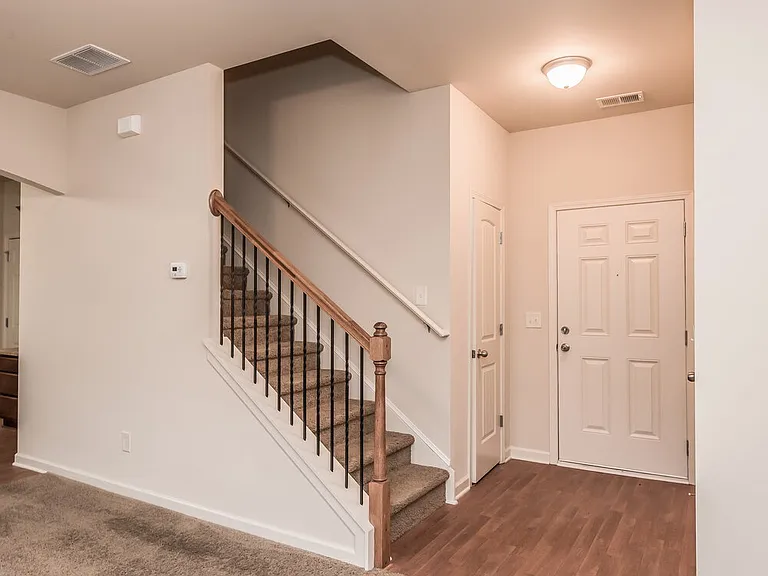 98 High Point Way — Photo 3