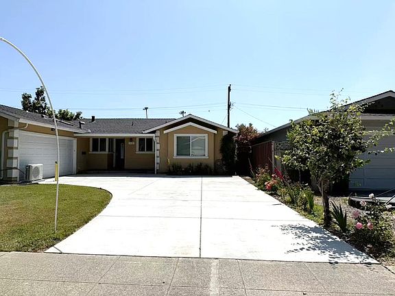 3rd image of 1479 Padres Dr
