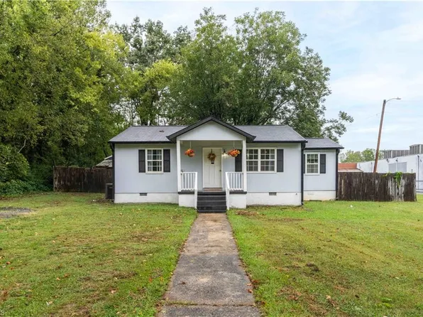 302 W Gene Hairston St, Madison, NC 27025
