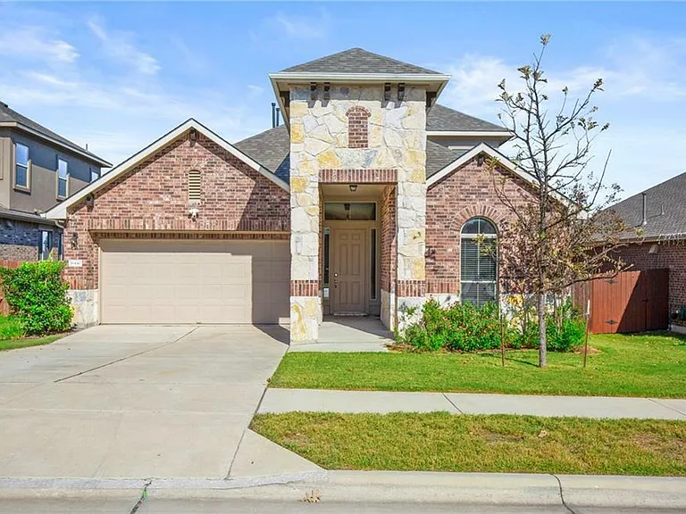 16440 Pienza Dr — Photo 1