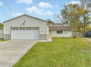 305 Red Haven Dr, Highlands, TX 77562