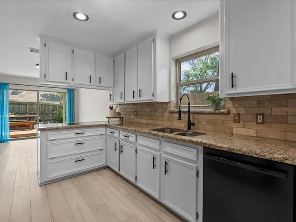 1626 Lake Bluff Dr, Seabrook, TX 77586