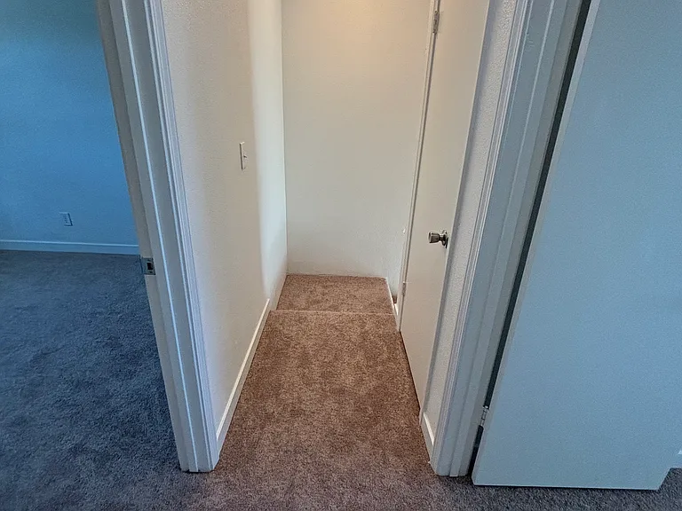 1335 Hobart Dr — Photo 8