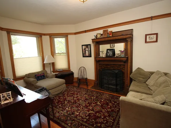 833 W Dakin St #1, Chicago, IL 60613