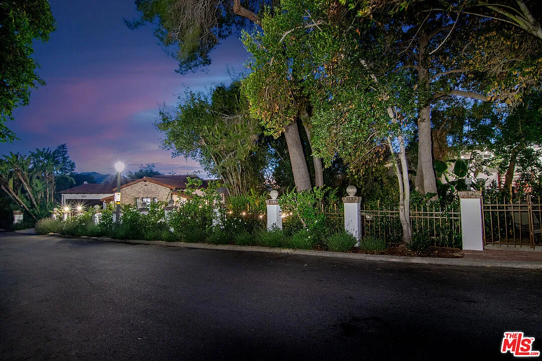 4 bed, 4.5 bath, 3255 sqft, $16,499 — Photo 2