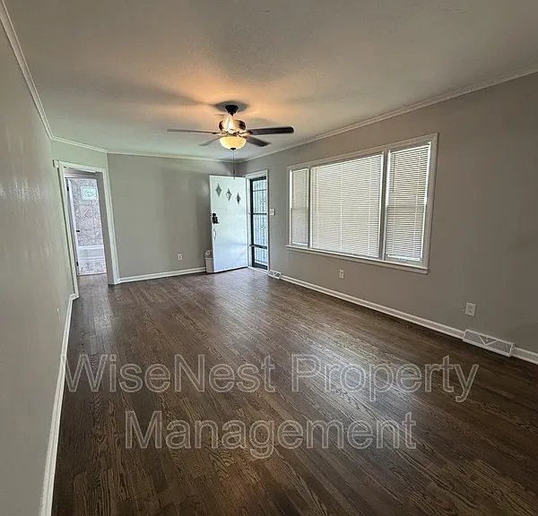 2725 N 47th Ter — Photo 4