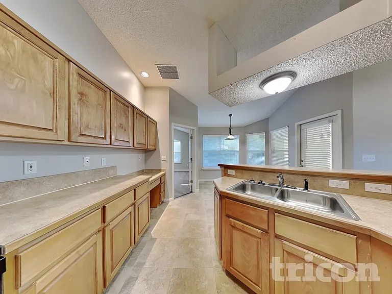 2738 Ravine Hill Dr — Photo 6