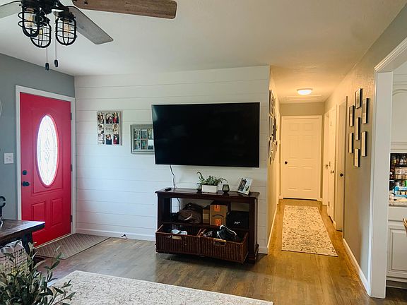 5th image of 634 Jasmine Ln