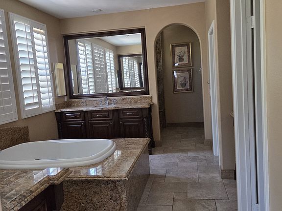 5th image of 1304 Foothill Dr