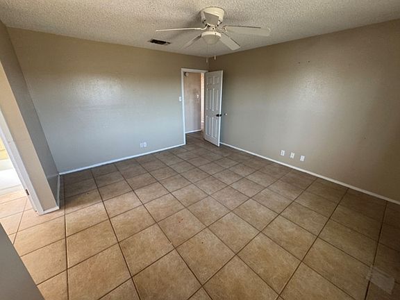 3rd image of 4004 Vicky St