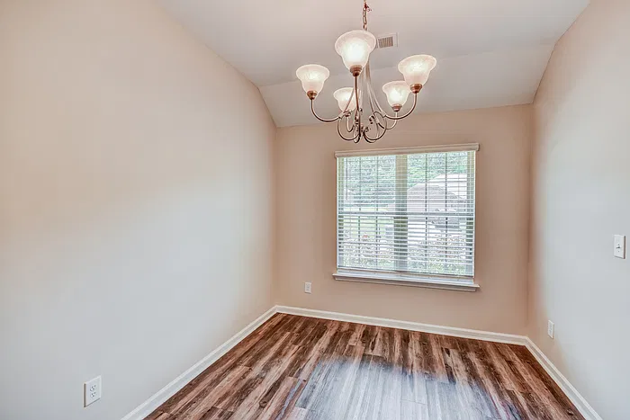 3 bed, 2.0 bath, 1526 sqft, $1,795 — Photo 4