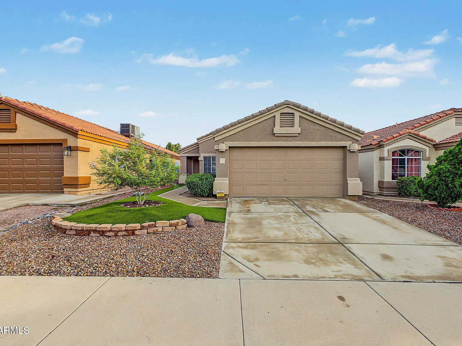 3 bed, 2.0 bath, 1056 sqft, $2,100 — Photo 1
