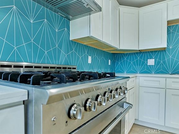 5th image of 402 E 93rd St