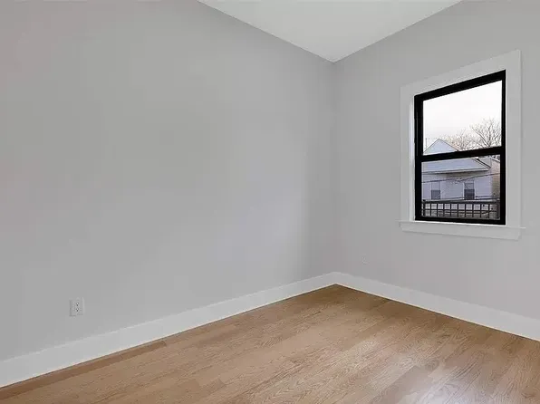 32 Charles Street image 10 of 25