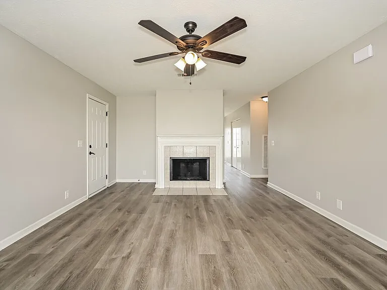 1225 Akins Ridge Dr — Photo 3