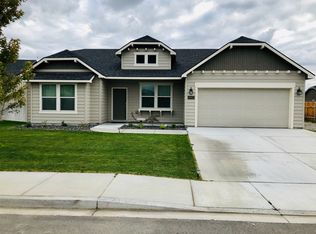 6902 Yellowstone Dr, Pasco, WA 99301